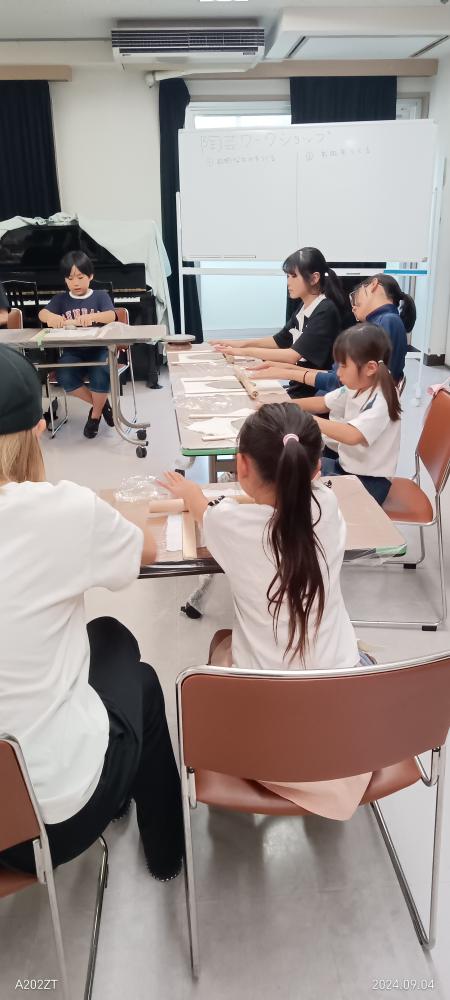 無料学習塾と子ども食堂のスタッフ