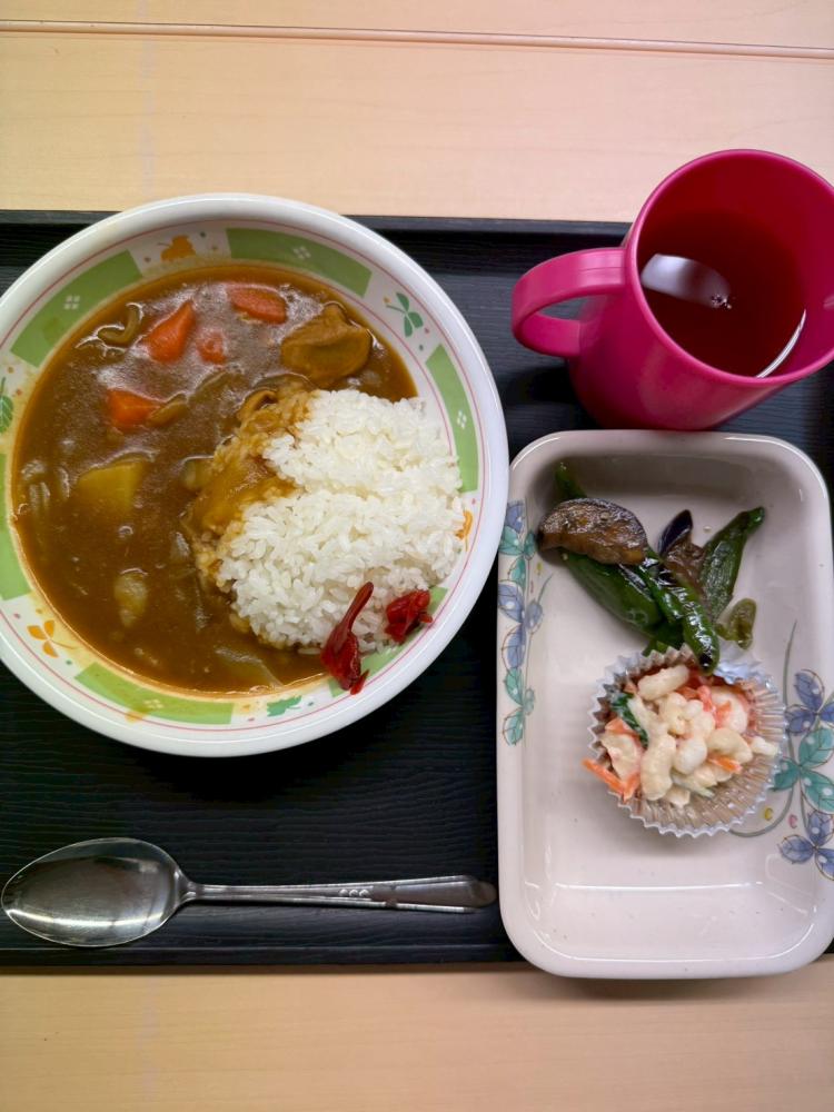 無料学習塾と子ども食堂のスタッフ